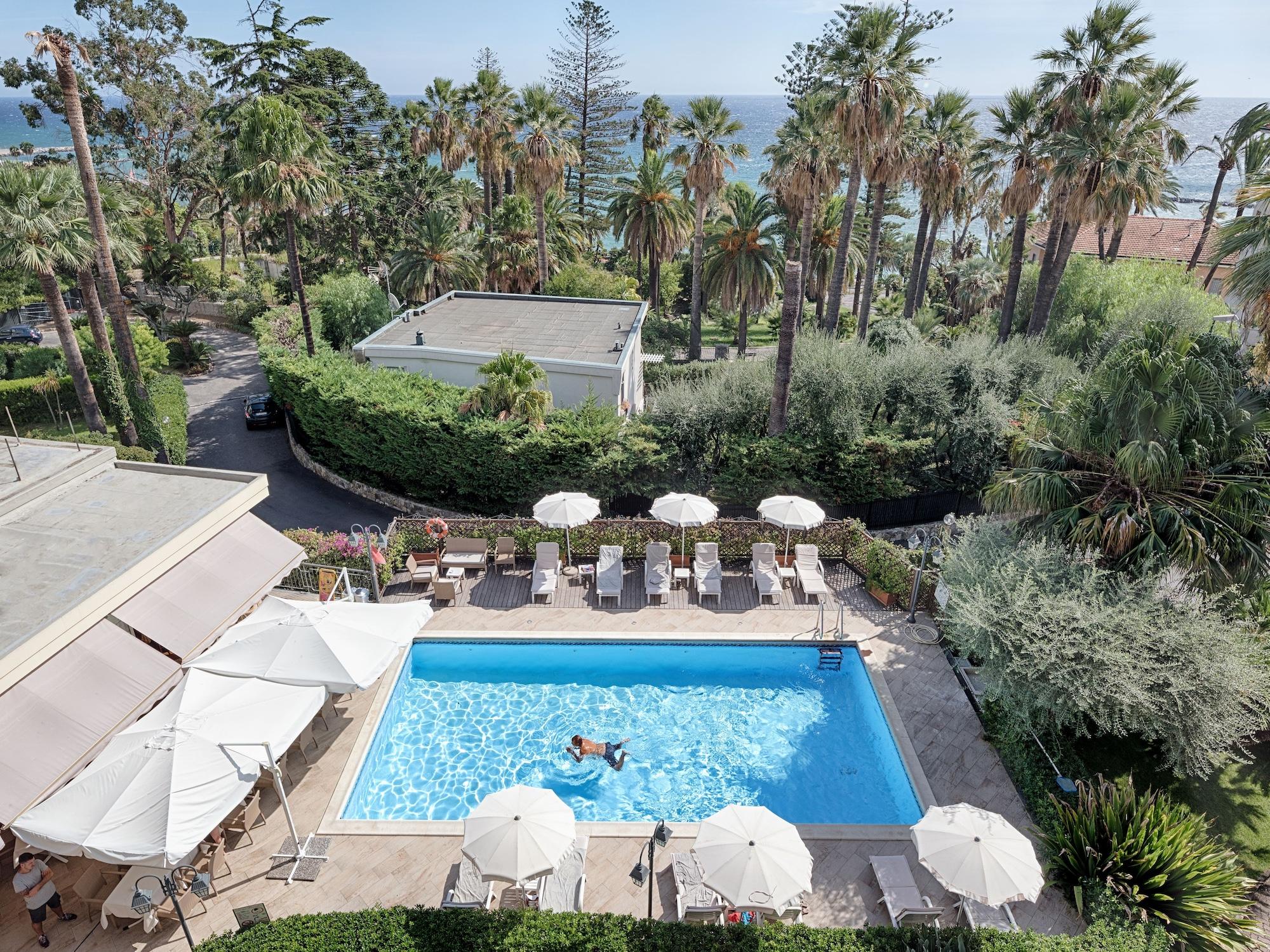 Paradiso 4*